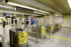 東京メトロとJRとの中間改札