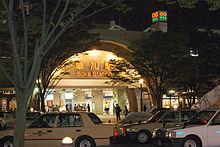 草加駅東口夜