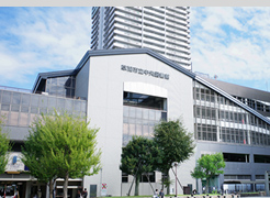 草加市立中央図書館