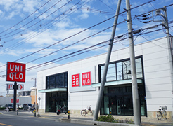 ユニクロ 草加花栗店