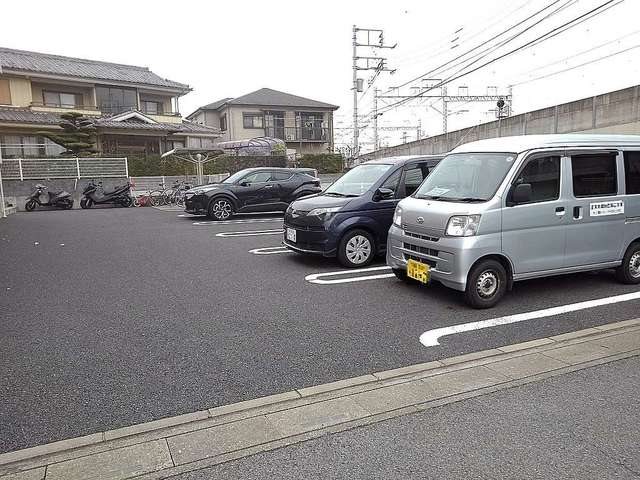 アルモニー 駐車場