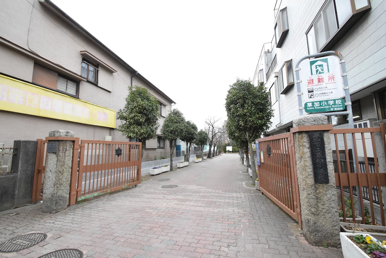 charmant court M's Ⅲ 草加市立草加小学校