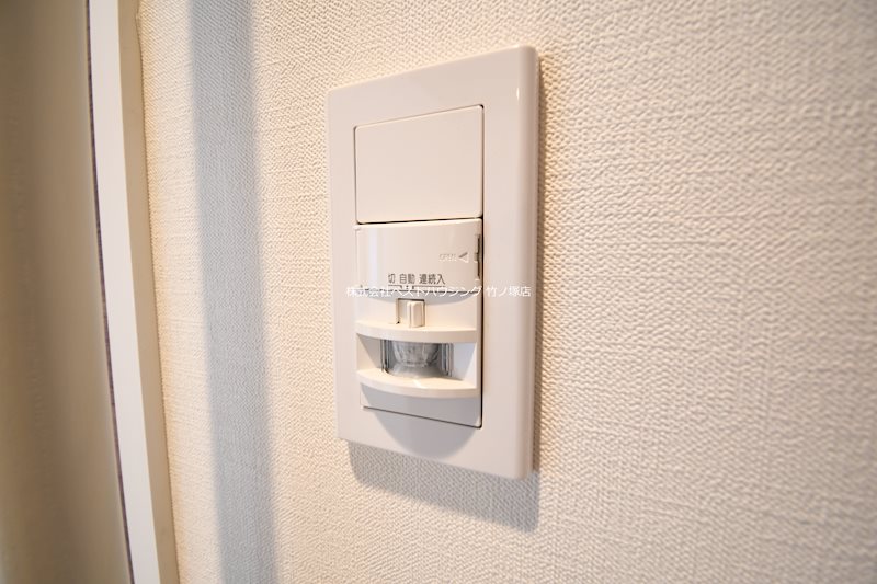 イグジスタ　コウヤ 玄関センサーライト
