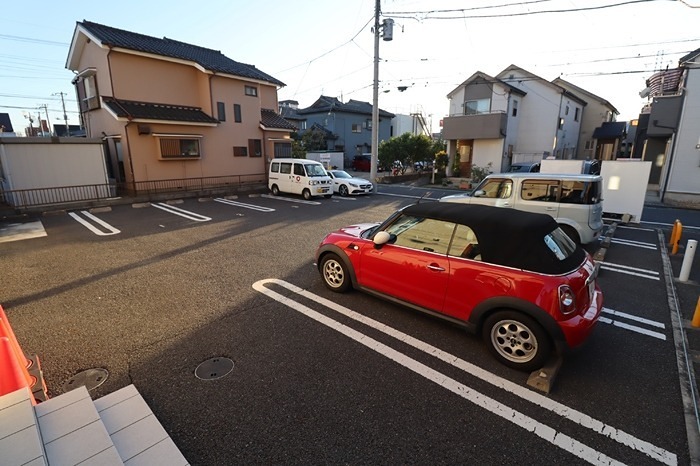 ウィステリア 駐車場
