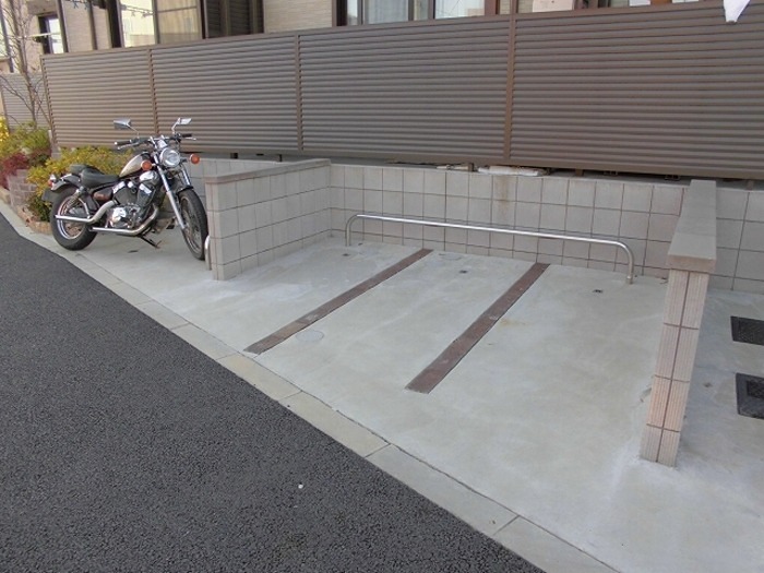 アムール 駐車場
