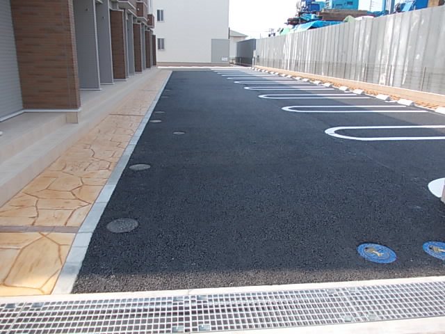イセソラージュＢ 駐車場