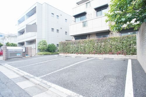 アビタシオン 駐車場