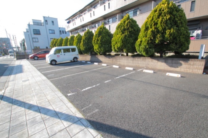 エスポワール西新井 駐車場