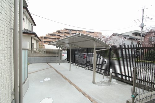 アルベール 駐輪場