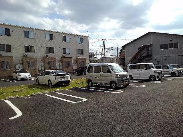 スターカレントⅡ 駐車場