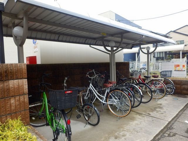 エターナルⅤ 駐車場