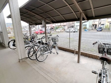 トゥールフルール 駐輪場