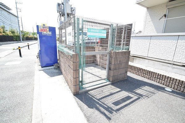 トゥールフルール 敷地内ゴミ置き場