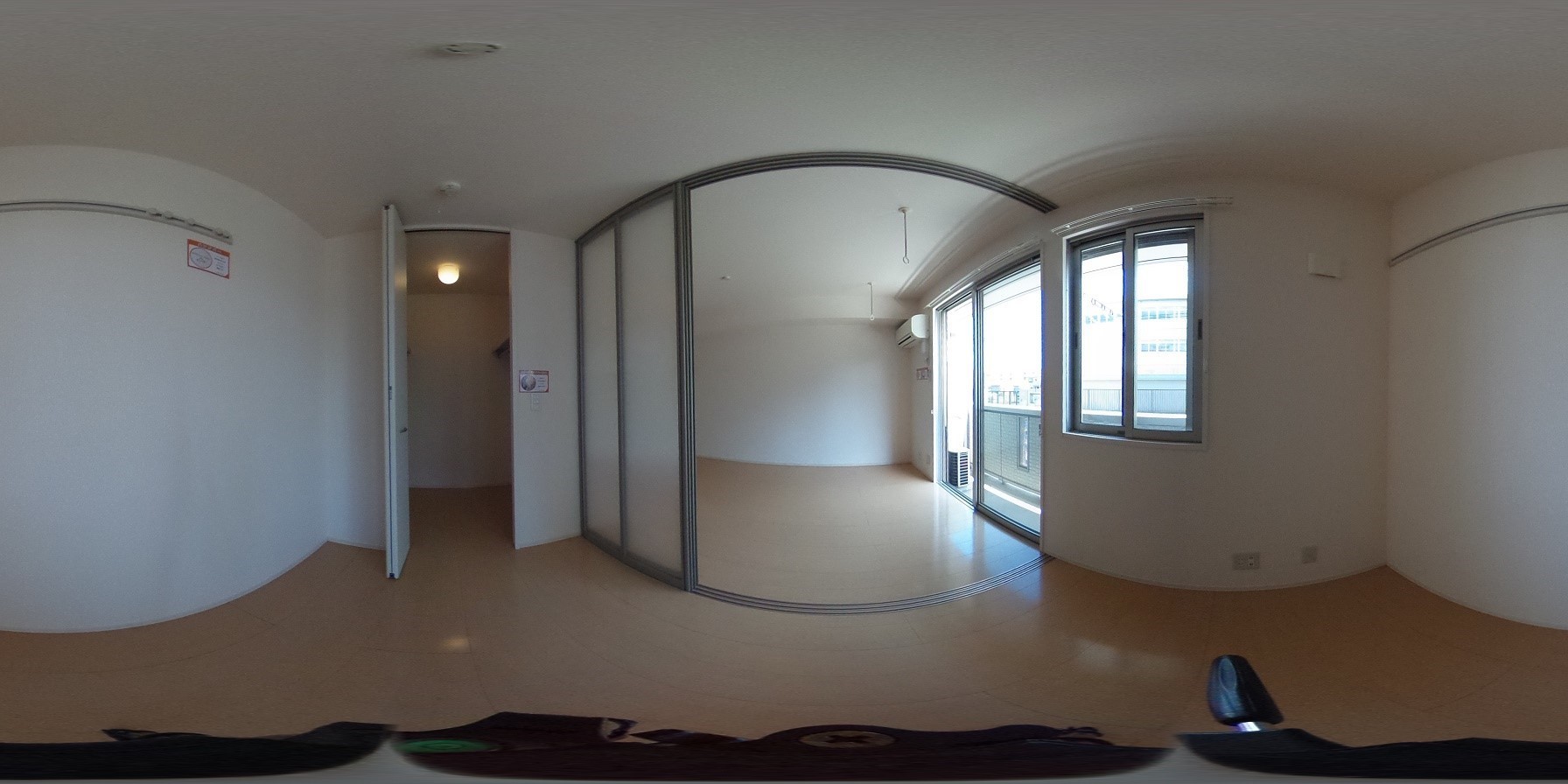 退去前のため別のお部屋です。