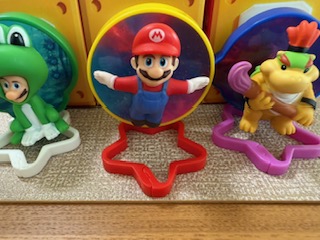 ワクワク開封!ハッピーセットでマリオのグッズをゲット
